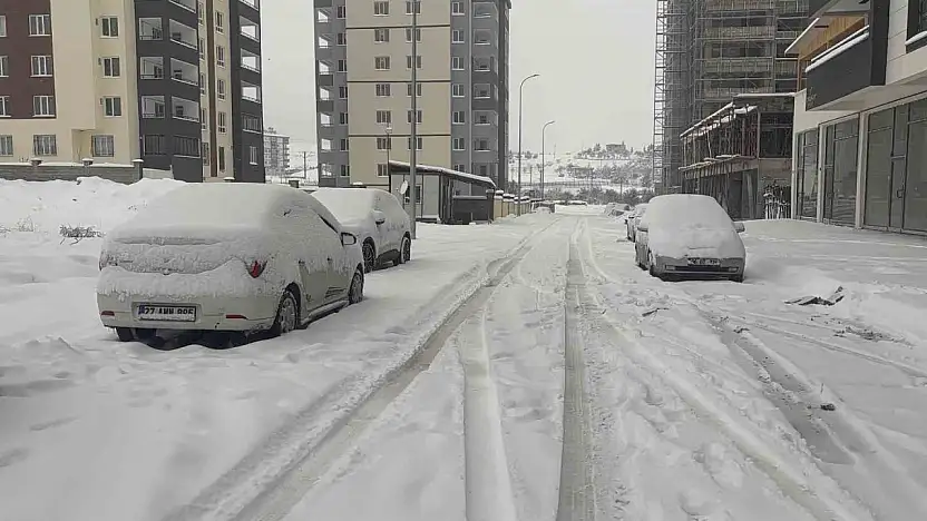 Gaziantep'te kar yağışı devam ediyor