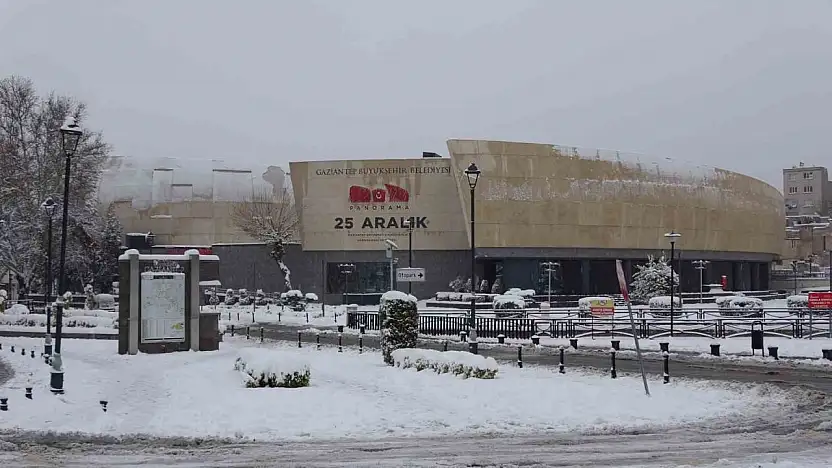 Gaziantep'te kar yağışı sonrası yollar boş kaldı