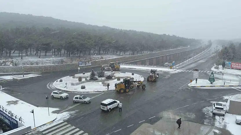 Gaziantep'te karla mücadele çalışmaları aralıksız devam ediyor
