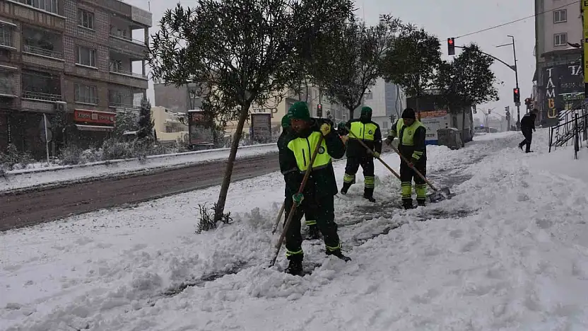 Gaziantep'te karla yoğun mücadele