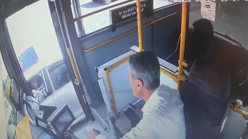 Gaziantep'te otobüs şoförüne direksiyon başında silahlı saldırı: O anlar kamerada