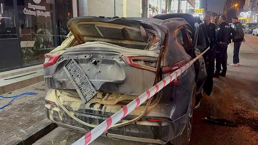 Gaziantep'te park halindeki otomobilde bulunan mutfak tüpü patladı: 1 yaralı