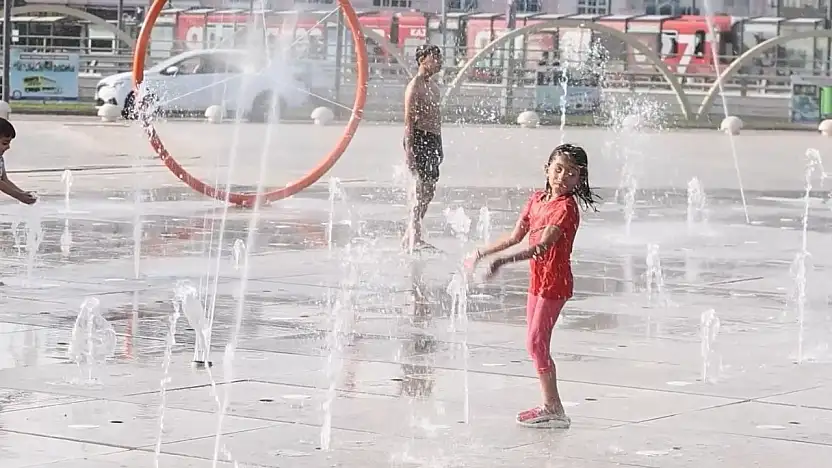 Gaziantep'te sıcaktan bunalan vatandaşlar Şahinbey parklarında serinliyor