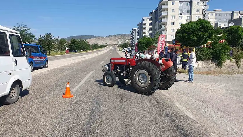 Gaziantep'te traktör ile çarpışan araç kanala uçtu: 4 yaralı