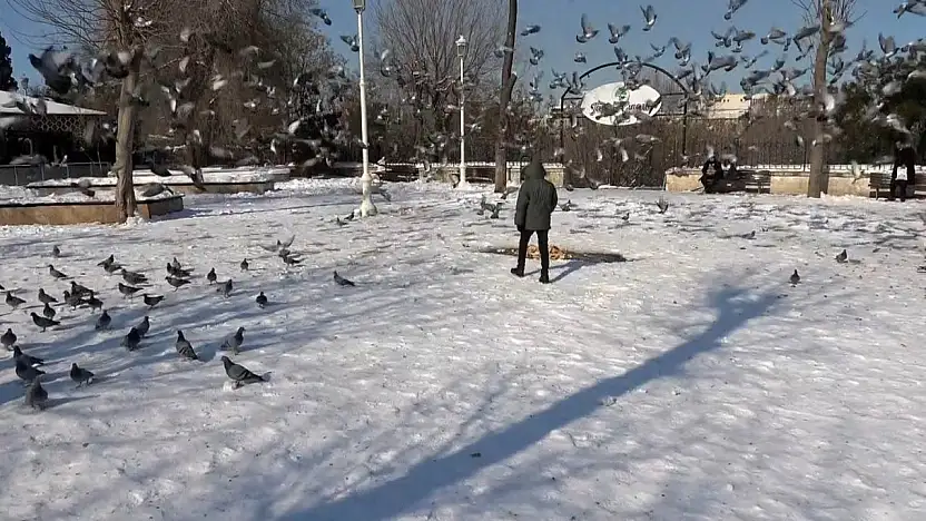 Gaziantep'te vatandaşlar kar ve güneşin tadını çıkardı