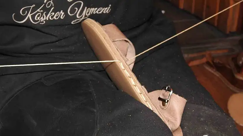 Gaziantep'te yazlık yemeni sandalet ve terliklere ilgi arttı