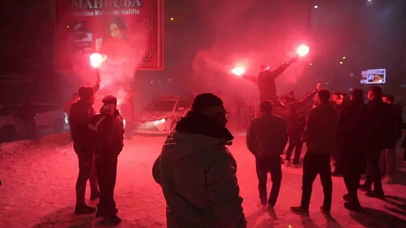 Gaziantep'te yeni yıl kar yağışı altında coşkuyla kutlandı