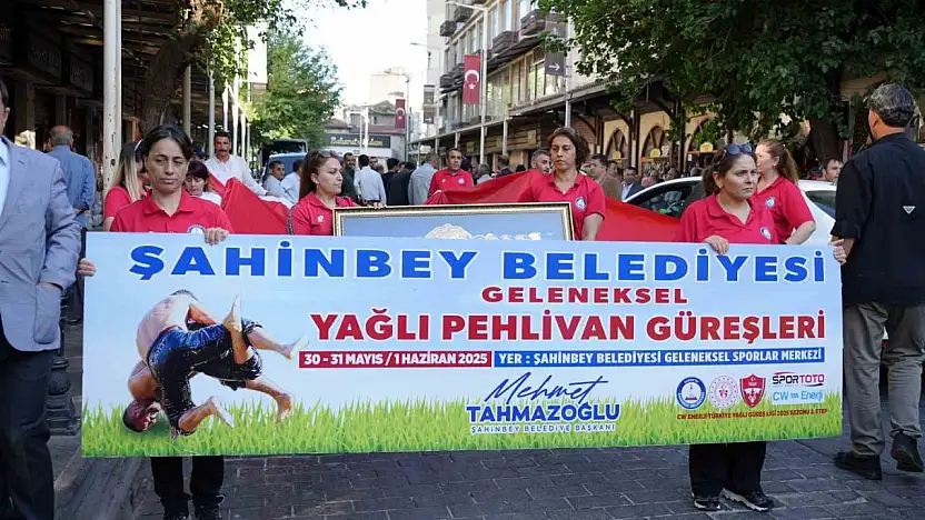 Geleneksel yağlı güreş müsabakaları Gaziantep'te kortejle başladı