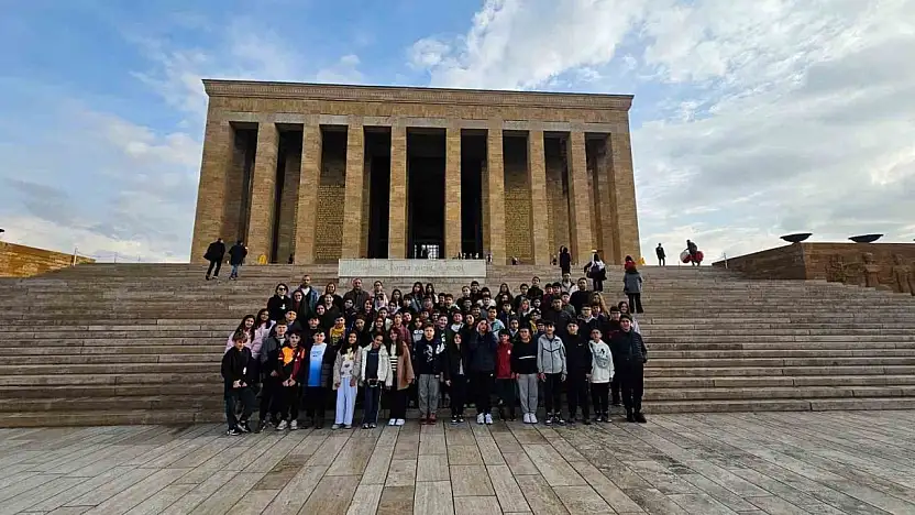 GKV'li öğrenciler Anıtkabir'i ziyaret etti