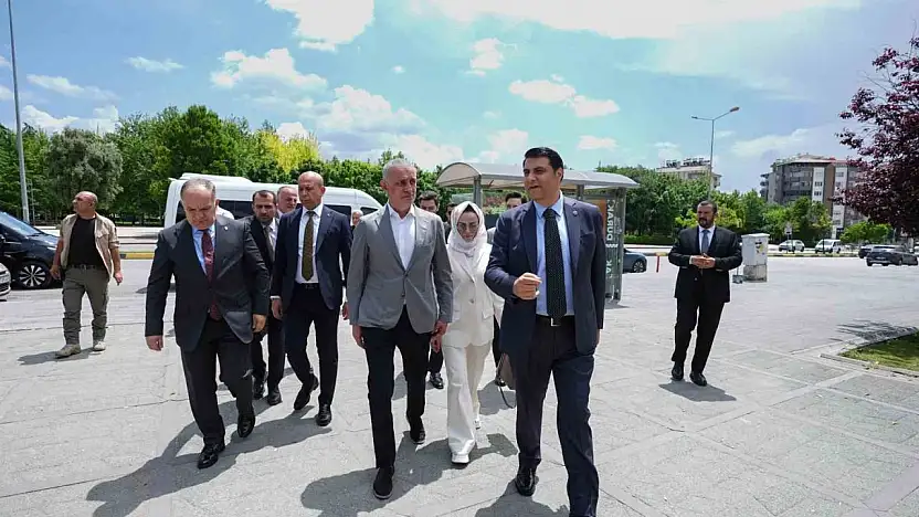 Hacıosmanoğlu'dan D.T. Şehitkamil sahnesi'ne tam not
