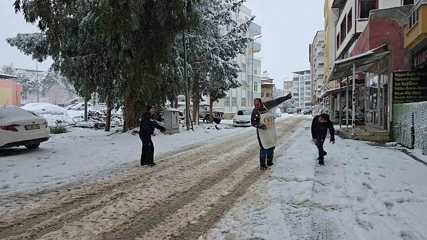 İslahiye'de kar etkili oluyor