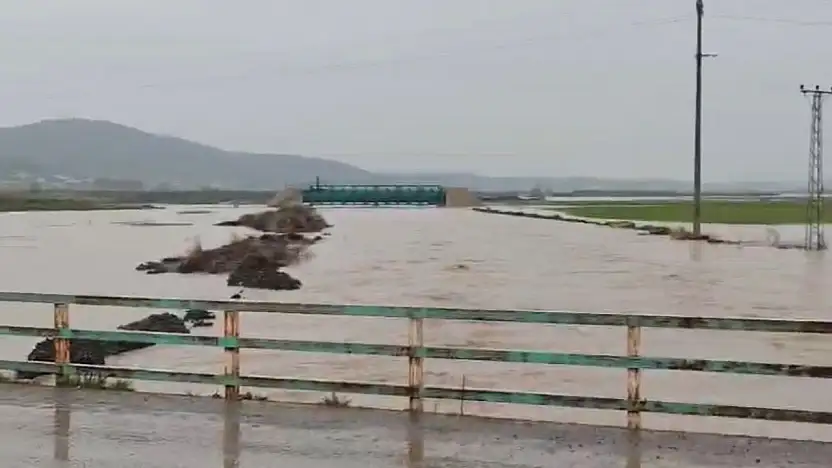 İslahiye'de sağanak sonrası ev ve tarlaları su bastı