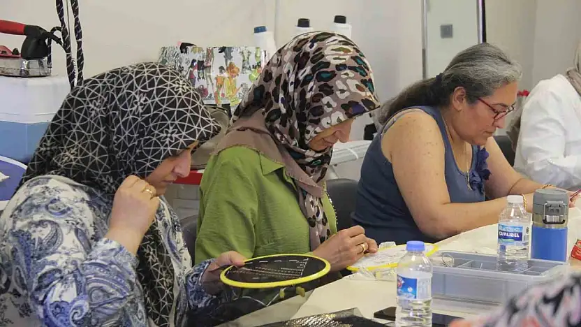 Kadınlar tel kırma sanatıyla aile ekonomisine katkı sağlıyor