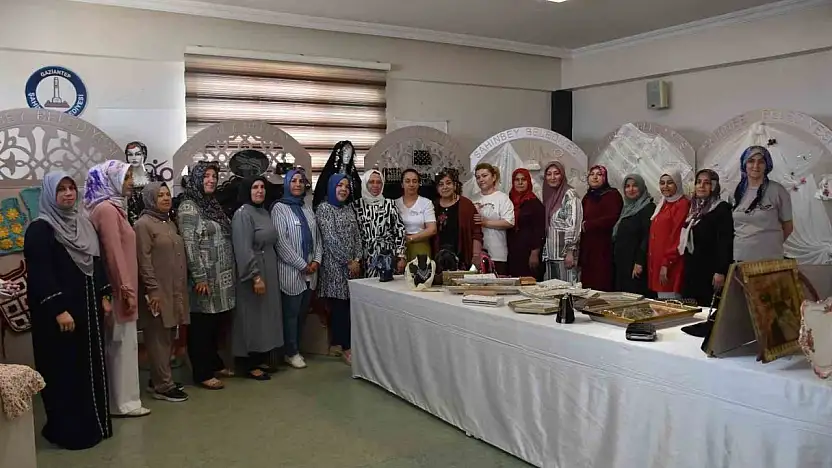 Kadınların el emeği ürünleri göz kamaştırdı