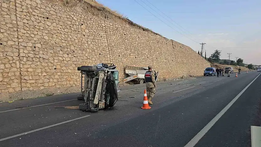 Kamyonet hafif ticari araca arkadan çarptı: 4 kişi yaralandı