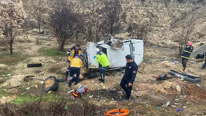 Kontrolden çıkarak şarampole uçan otomobilin sürücüsü hayatını kaybetti