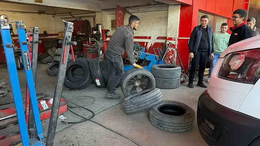 Lastikçilerde kış yoğunluğu: Sürücüler kış lastiği değişimi için akın ediyor