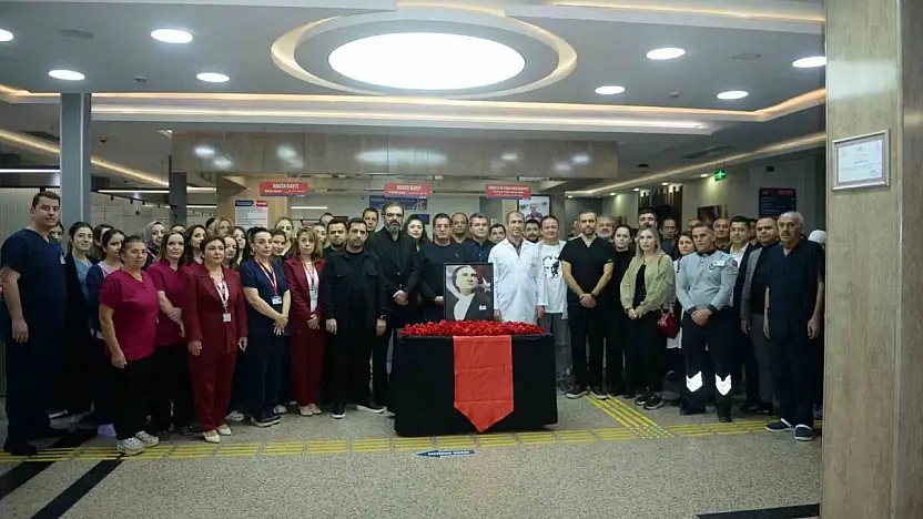 Mustafa Kemal Atatürk, Özel Hatem Hastanesi'nde düzenlenen törenle anıldı