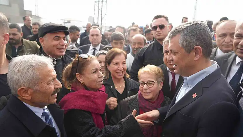 Özgür Özel Nurdağı'nda depremzedelerle bir araya geldi