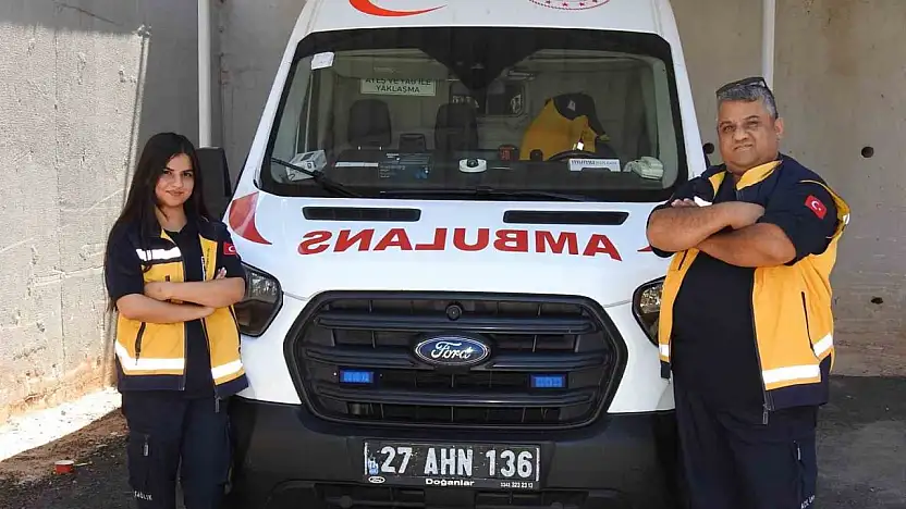 Sağlık çalışanı baba ve kızı birlikte hayat kurtarıyor