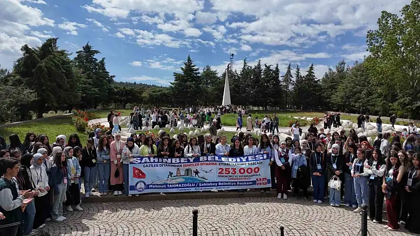 Şahinbey, 253 bin gazi torununu özel uçakla şehit topraklarına ulaştırdı