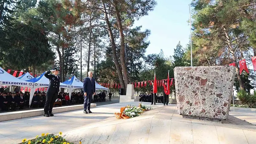 Şahinbey, Antep Savunması'nın kahramanlarını mezarları başında andı