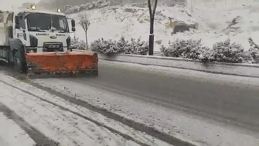 Şahinbey Belediyesi'nden kar yağışına anında müdahale