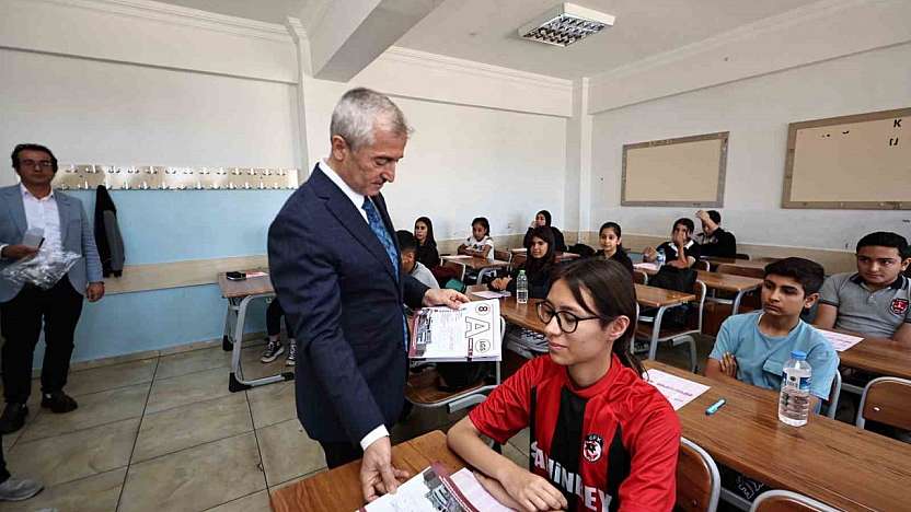 Şahinbey Belediyesi'nden öğrencilere deneme seti desteği