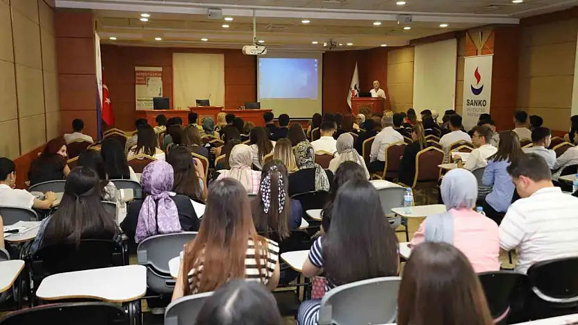 SANKO Üniversitesi'nde 'Geçmişten günümüze hemşirelikte değerler sempozyumu' düzenlendi