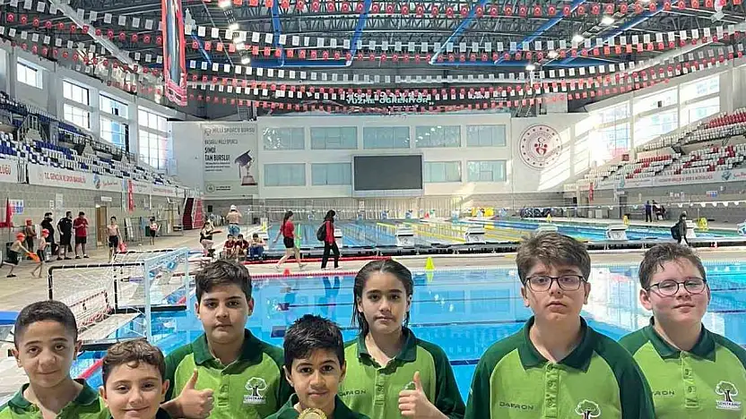 Şehitkamil'in genç sporcularından çifte şampiyonluk gururu