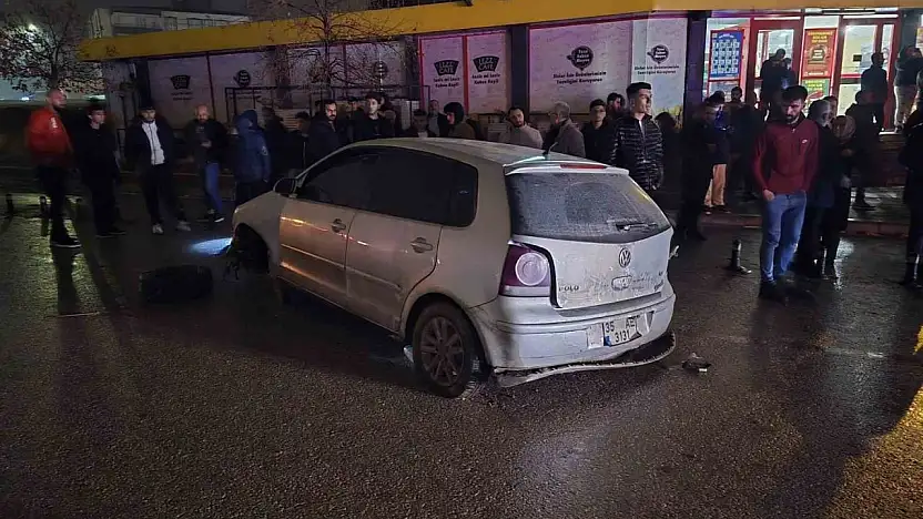 Yağış sonrası çöken yol kazaya neden oldu: 3 yaralı