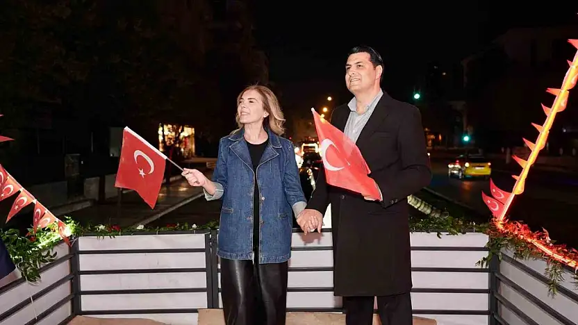 Yılmaz'dan 102 araçla Cumhuriyet Korteji'ne davet