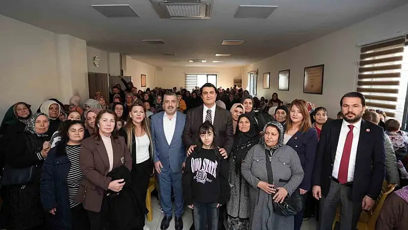 Yılmaz Karşıyaka'da kadınlarla buluştu