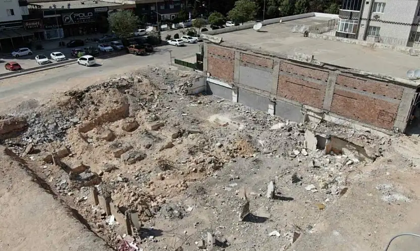 49 kişiye mezar olan Emre Apartmanı davasında 4 sanık tahliye edildi