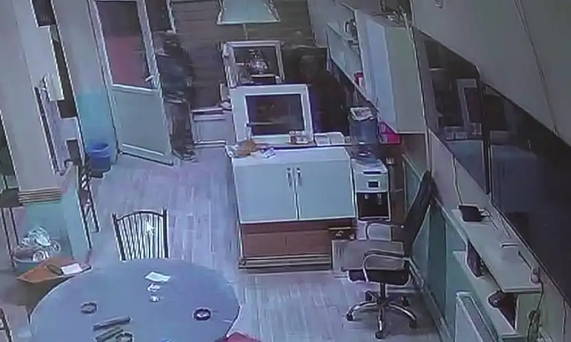 Altın ve dövizlerini 3 aydır yanında taşıyan adam gasp edildi