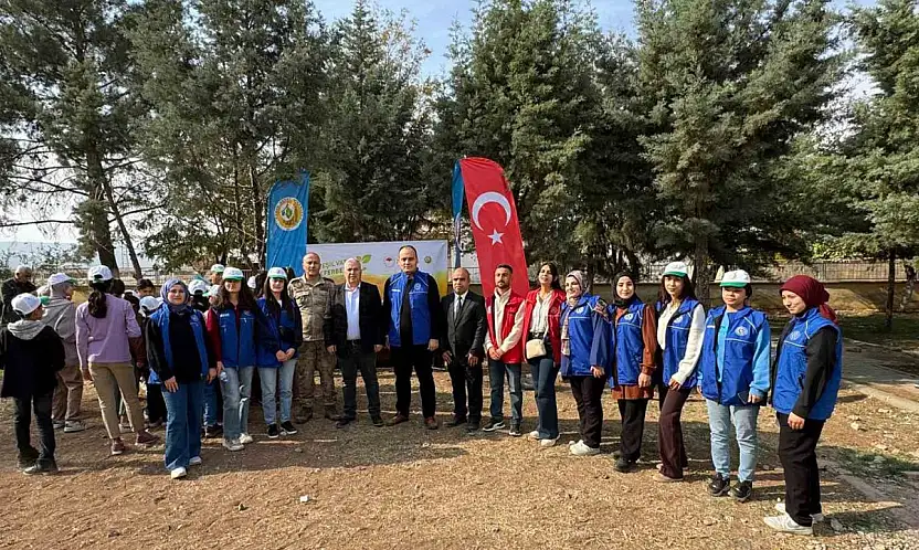 Araban'da Cumhuriyet'in 102. yılı için 102 fidan dikildi