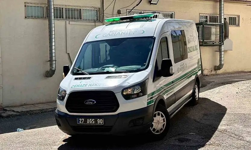 Arızalanan araca yardım etmek isteyen genç başka bir aracın çarpması sonucu öldü