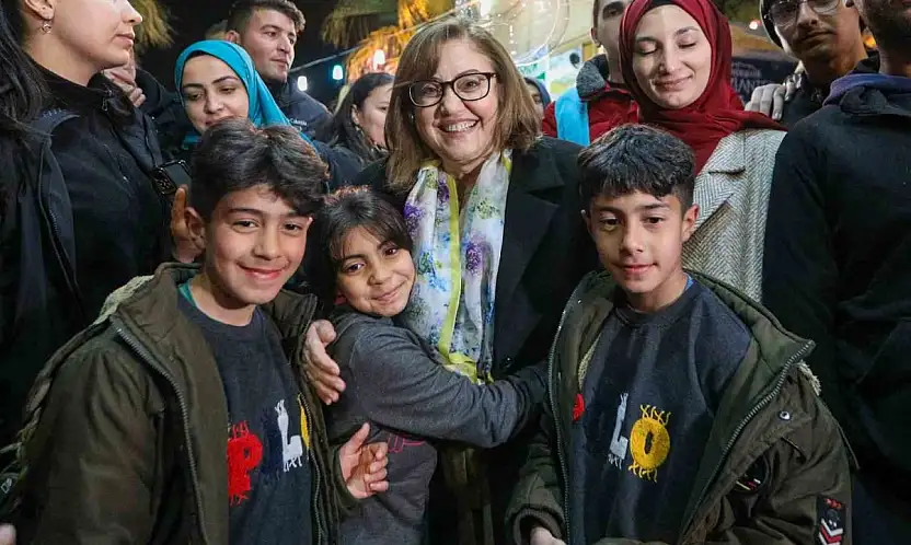 Başkan Şahin, şehir yaşamına katkı sunan büyükşehir belediye başkanları arasında birinci oldu