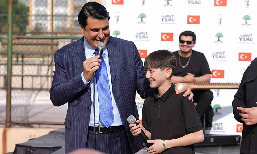 Başkan Yılmaz gençlerle bir arada