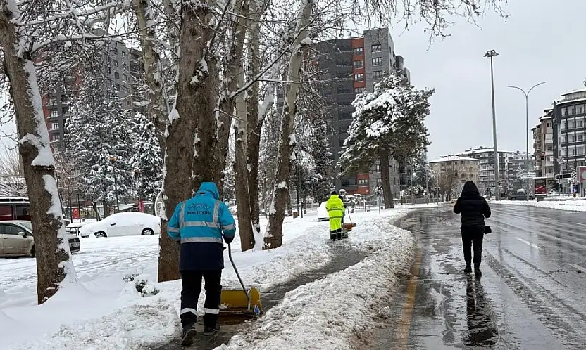 Büyükşehir'den kaldırımlarda yaya güvenliği için çalışma