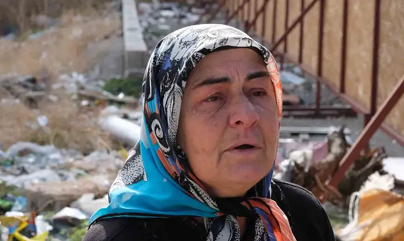 Depremde kızını, damadını ve torunlarını kaybeden yaşlı kadının acısı dinmiyor