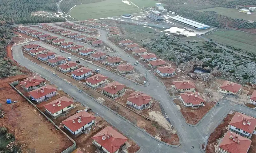 Depremzedeler: 'Devlet bize ev değil villa yaptı'