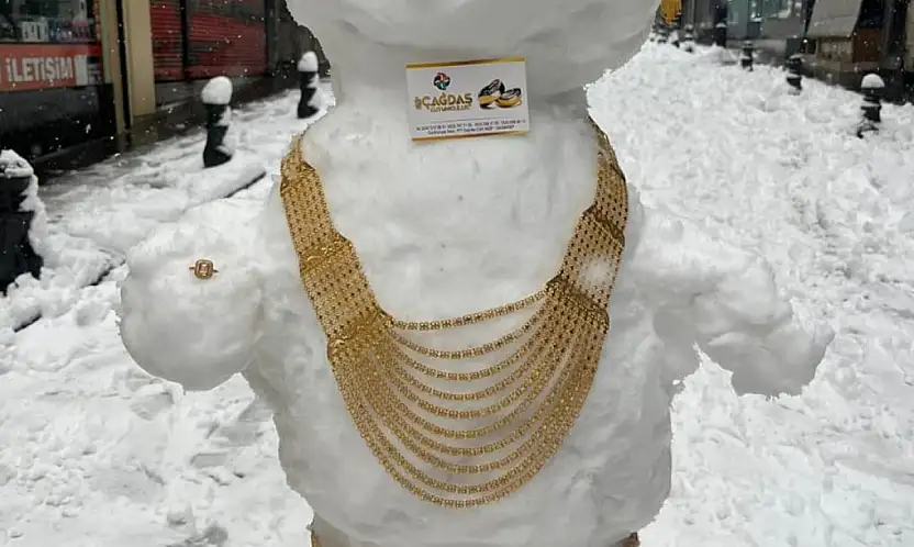 En 'değerli' kardan gelin