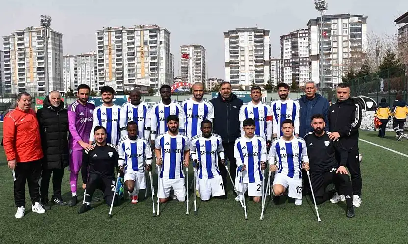 Engellerini ampute futbolla aşıyorlar