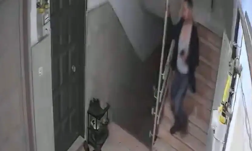Eski eşine vahşeti yaşatan şahsın olay sonrası kaçma anları kamerada