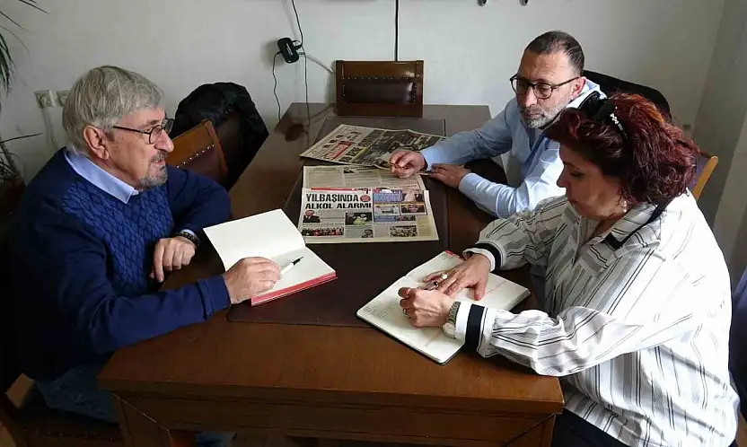 Gazeteci baba ve 2 çocuğu aynı mesleği yapmanın gururunu yaşıyor