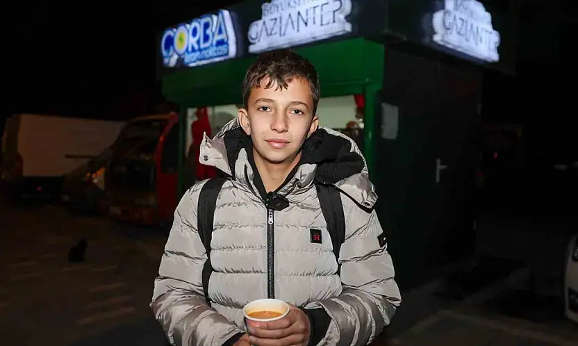 Gaziantep Büyükşehir, 39 noktada sabahı sıcak çorba ile karşılıyor