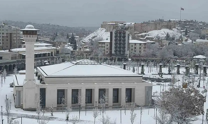 Gaziantep güne beyaz örtü ile uyandı