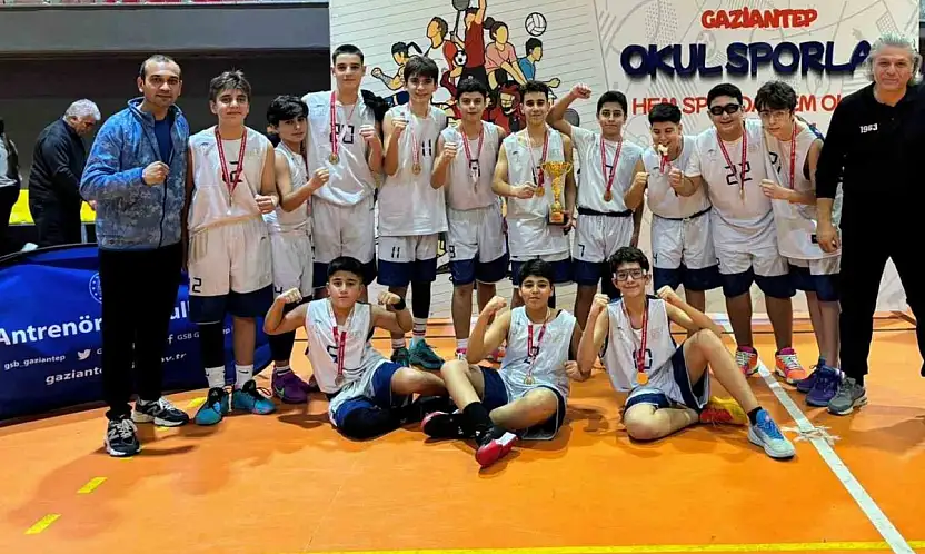Gaziantep Kolej Vakfı Özel Okulları Basketbolda namağlup unvanla şampiyonu
