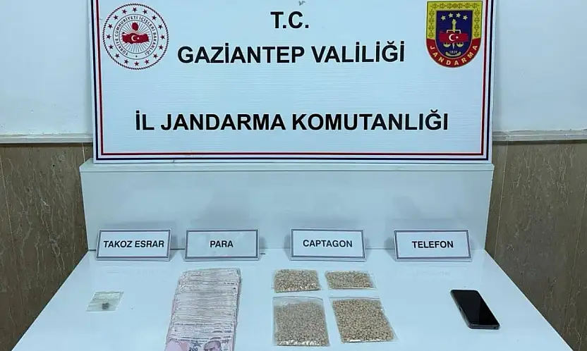 Gaziantep'te 4 bin 587 adet captagon hap ele geçirildi: 4 şahıs tutuklandı